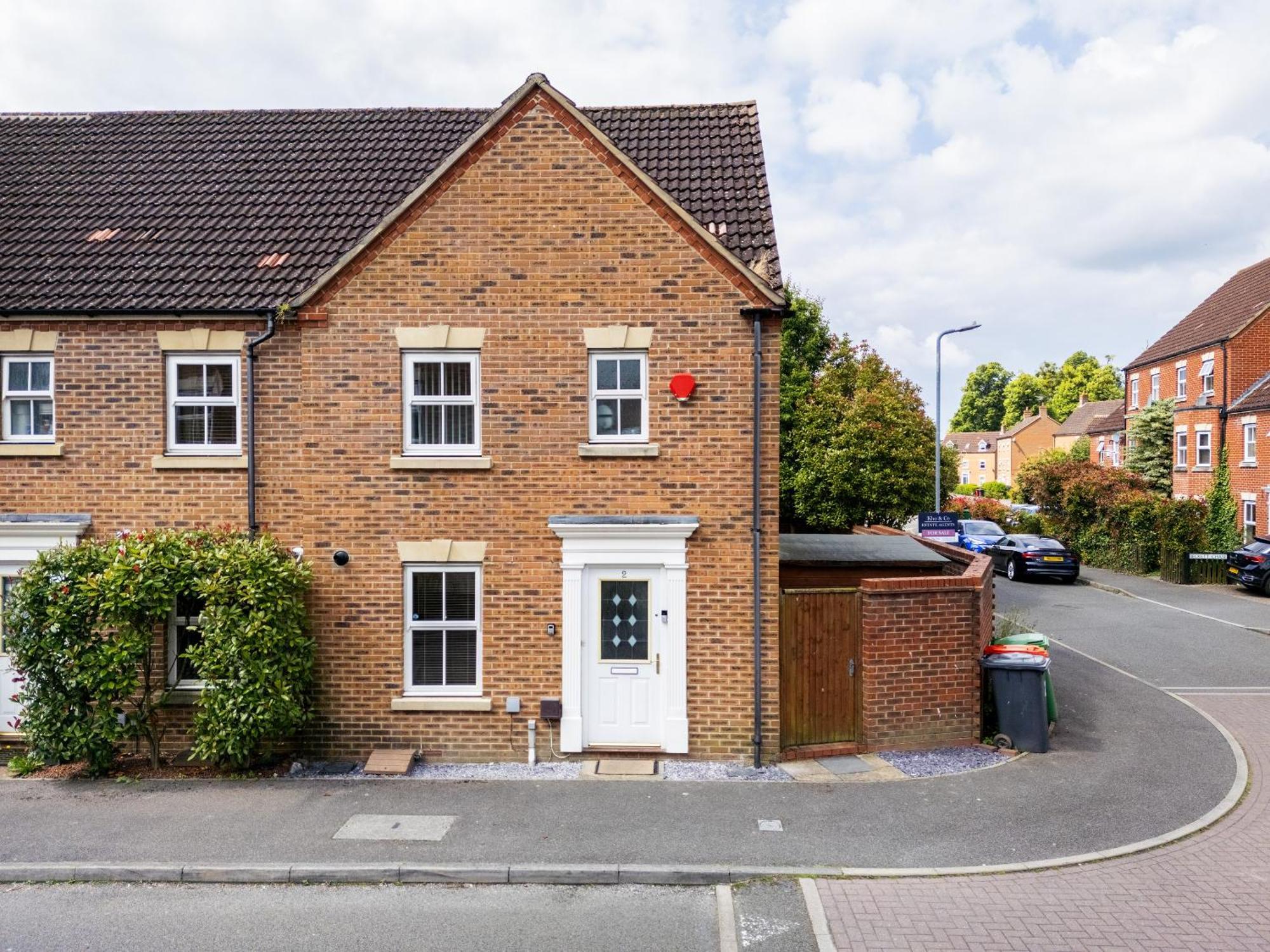 Villa 2 Tracy Avenue Slough Exterior foto
